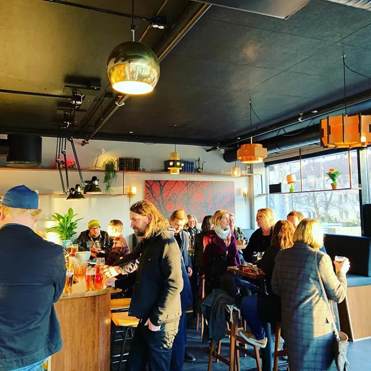 Innsiden av LUN en torsdagskveld